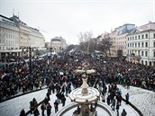 Stovky lidí vyrazily v Bratislav do ulic.