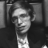 Lékaři Hawkingovi dávali dva roky života.