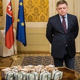 Robert Fico na tiskov konferenci k vrad Jna Kuciaka a jeho snoubenky pzuje s milionem eur.