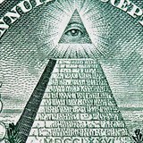 Znakem ilumint je vevidouc oko v zednsk pyramid.