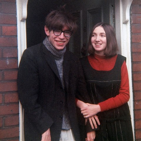 Stephen Hawking se svou Jane v roce 1962.