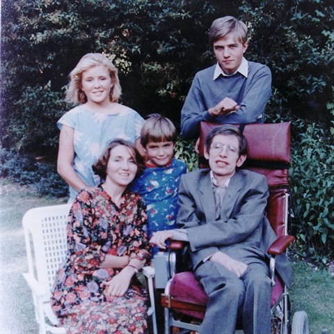 Stephen Hawking byl vdn za svou rodinu, kter vdy stla za nm.