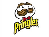 Takhle logo Pringles znají vichni milovníci pochutinek.