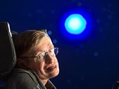 Stephen Hawking byl skvlým vdcem a výjimeným muem.