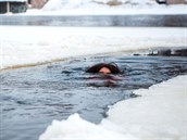 Inna se v zamrzlém Dnpru i potápla. Jete neumrzla!