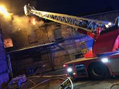 Jedenáct hasiských vozidel likvidovalo poár bývalé kotelny v prmyslovém...