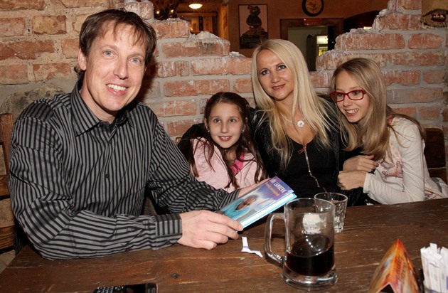 Stanislav Gross se svou rodinou. Expremiér zemřel v roce 2015.