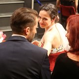 Jako první mu gratulovala nominovaná Veronika Kubařová.