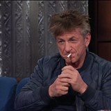 Sean Penn vypad jako po flmu.