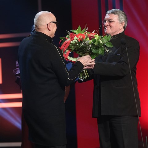 Vlastimil Harapes a Ji�� Korn na jednom p�diu