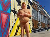 Trumpova socha je velmi populární a její dražba začne na třiceti tisíci...