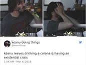 Keanu popíjí Coronu a zaívá existenciální krizi.