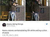 Keanu pemýlí nad ivotem pi pojídání kousku pizzy.