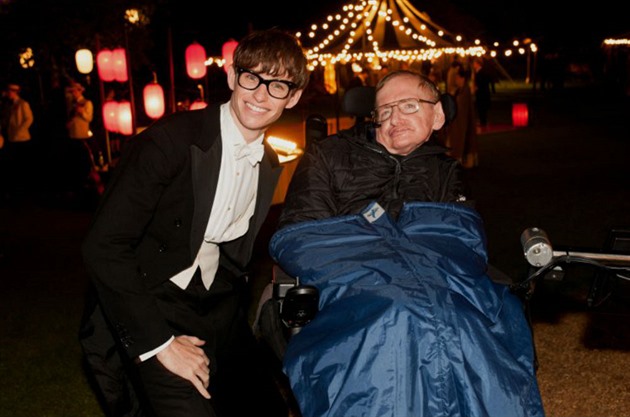 Eddie Redmayne a Stephen Hawking