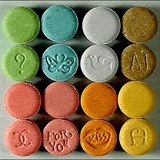 Takových tablet MDMA našli u Molly za 25 milionů.