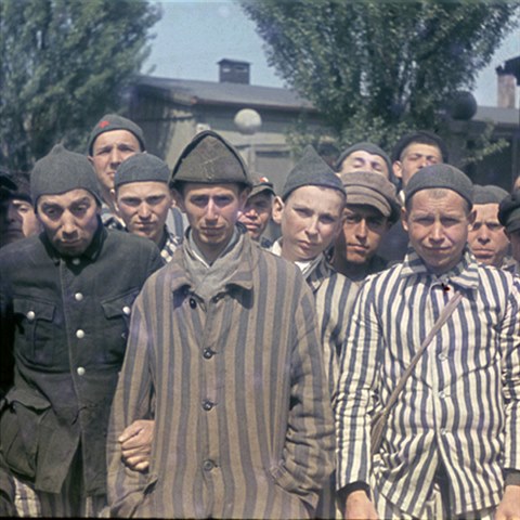 Pohled na vzn z Dachau na kolorovanch fotografich.