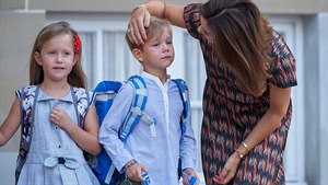 Dánská korunní princezna Mary a její dvoj�ata princezna Josephine a princ...