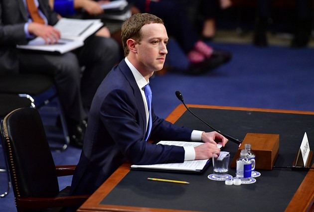 Soud poslal Metu a YouTube k zemi. Mají stát za závislostí dětí, veřejnost volá po tvrdším trestu