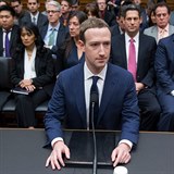 f Facebooku Mark Zuckerberg si grilovn od americkch sentor zjevn pli...