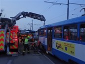 V Ostrav-Porub se stetla tramvaj pi cviné jízd s linkovým autobusem.