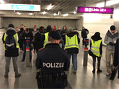 Rakouská policie v akci ve vídeském metru.