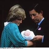 Lady Diana na sob mla pi narozen prince Williama puntkovan aty stejn...