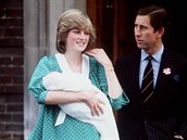 Lady Diana ukázala prvorozeného Williama v puntíkovaných šatech jako Kate...
