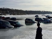 Parkovat na ledu se opravdu nevyplácí.