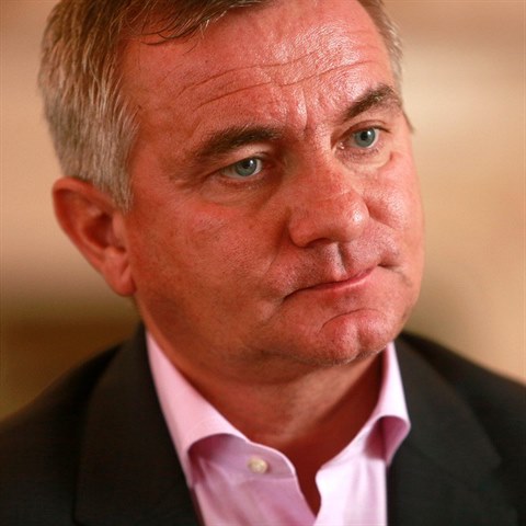 Hradní kancléř Vratislav Mynář má řadu kritiků.