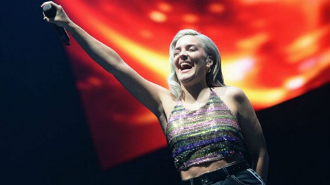 jak se datuje jennifer anistonsims 3 univerzitní online seznamka