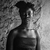 Marianne (13) z vchodn Kamerunu. Na snmku msc pot, co jej babika zaala...