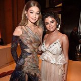 Gigi Hadid a Selena Gomez na Met Gala 2018
