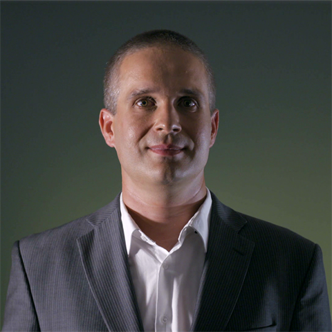 Petr Ben��an si cht�l vyzkou�et pr�ci sv�ch pod��zen�ch.