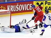 Je rozhodnuto. Dmitrij Jakin stílí gól v prodlouení duelu se Slovenskem.