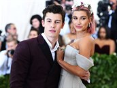 Shawn Mendes a Hailey Baldwin vyrazili spolen na Met Gala 2018