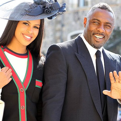 Britsk herec, hudebnk a ddej Idris Elba se svou krsnou snoubenkou.