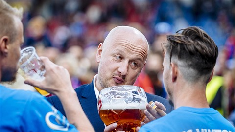 editel Plzn Adolf ádek se pi oslavách fotbalového titulu ukázal jako...