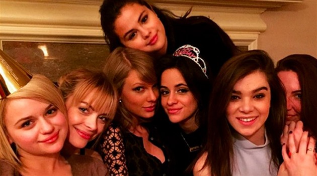 Taylor se Selenou, Camillou a kamarádkami