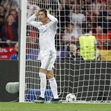 Cristiano Ronaldo se div, e gl Realu v prvn pli neplatil kvli ofsajdu.