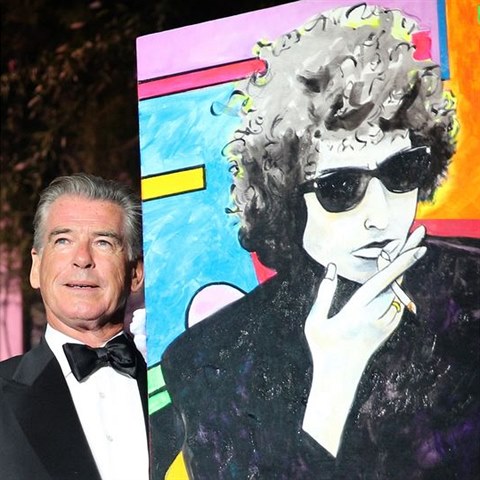 Brosnan prodal obraz Boba Dylana za tm 20 milion korun.
