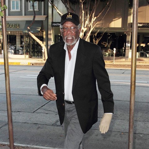 Morgan Freeman se k obvinnm vyjdil a vem obtem se omluvil.