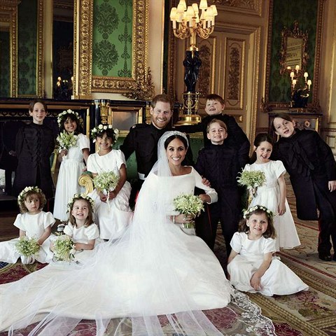 Takhle vypad svatebn fotografie prince Harryho a jeho nevsty Meghan Markle!