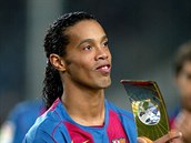 Ronaldinho v dobách, kdy pedvádl svá kouzla ve panlské Barcelon.