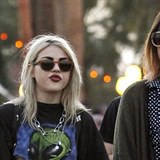 V dobch, kdy spolu jet byli. Frances Bean-Cobain s Isiahem Silvou.