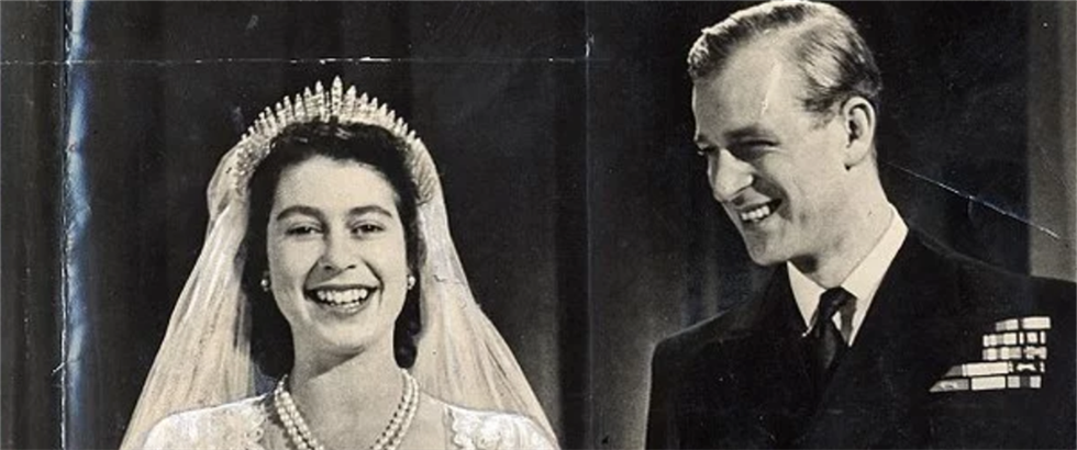 Královna ALbta si prince Philipa vzala tém po 8 letech známosti.
