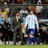 V roce 2010 vedl Maradona argentinskou reprezentaci na mistrovství světa v JAR....