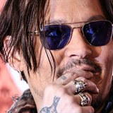 Krom genilnho herce je Johnny Depp tak vnivm rockerem. V Evrop nyn...