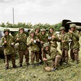 Odpolední čaj spojeneckých parašutistů čtyři dny po vylodění v Normandii.