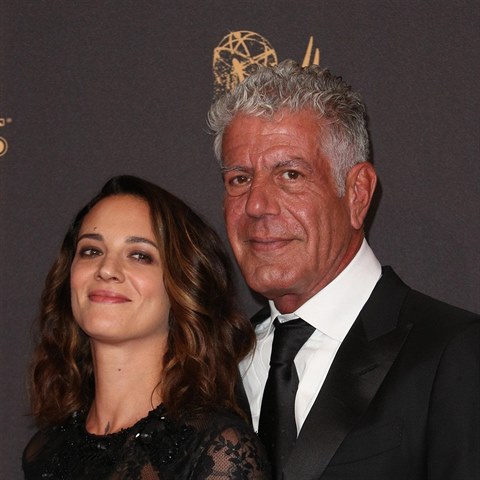 Bourdain nevhal ze sexulnho obtovn obvinit ani reisra Quentina...