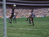 Diego Maradona dal proti Anglii na mistrovství svta 1986 gól rukou.